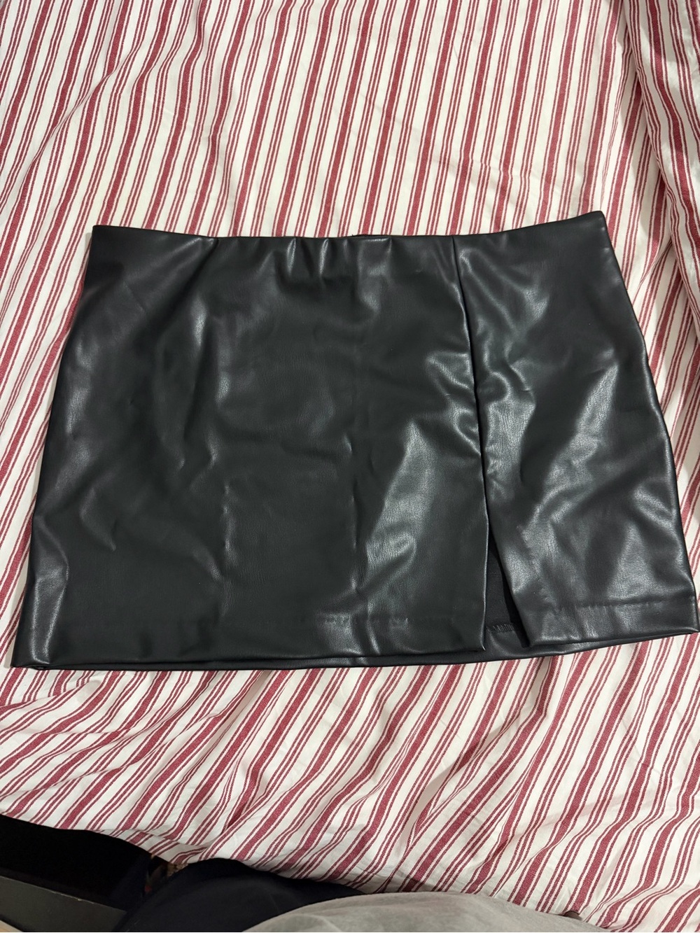 H&M FAUX LEATHER MINI SKIRT